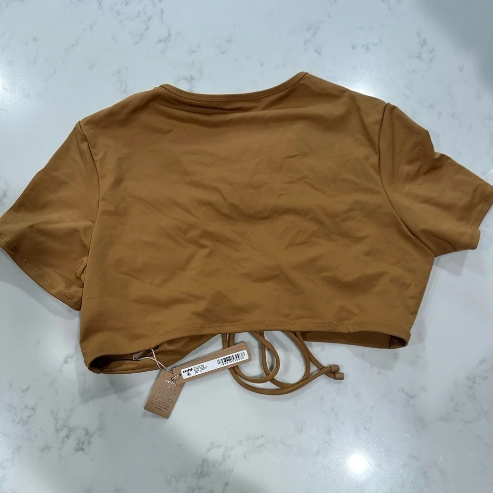 SKIMS SIGNATURE SWIM RUCHED T-SHIRT COLOR ALMOND SIZE 2X